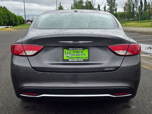 Used 2015 Chrysler 200 Limited w/ Convenience Group FWD image 4