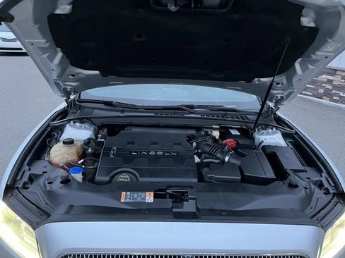 Used 2018 Lincoln Continental Premiere image 21