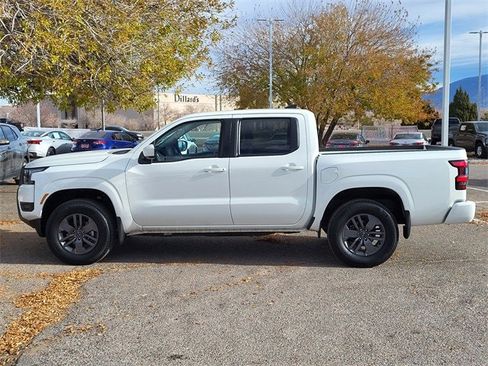 Used 2025 Nissan Frontier SV image 7