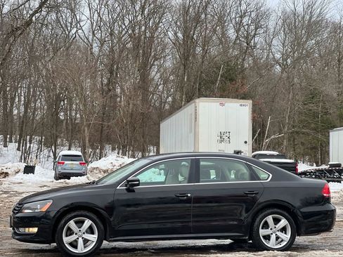 Used 2015 Volkswagen Passat 1.8T Limited Edition FWD image 3