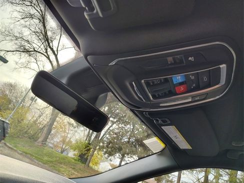 New 2025 Jeep Grand Cherokee Altitude image 30