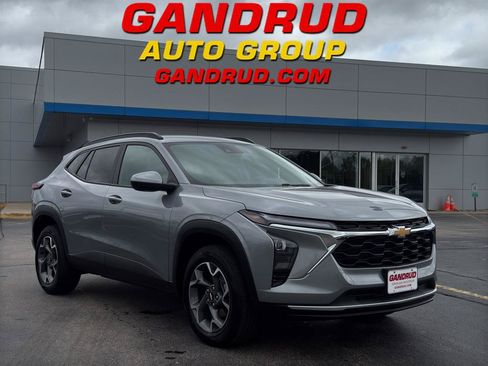 Used 2024 Chevrolet Trax LT w/ Driver Confidence Package FWD image 1