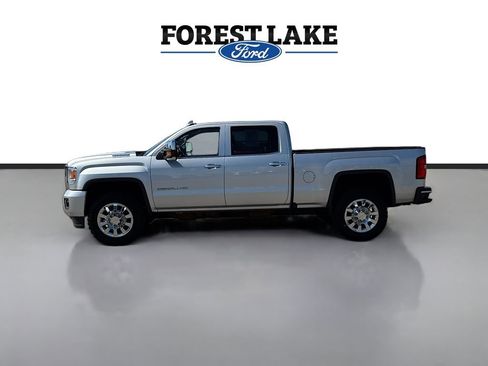 Used 2019 GMC Sierra 2500 Denali w/ Duramax Plus Package AWD/4WD image 4