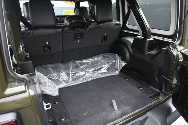 Used 2023 Jeep Wrangler Unlimited Sahara AWD/4WD image 37