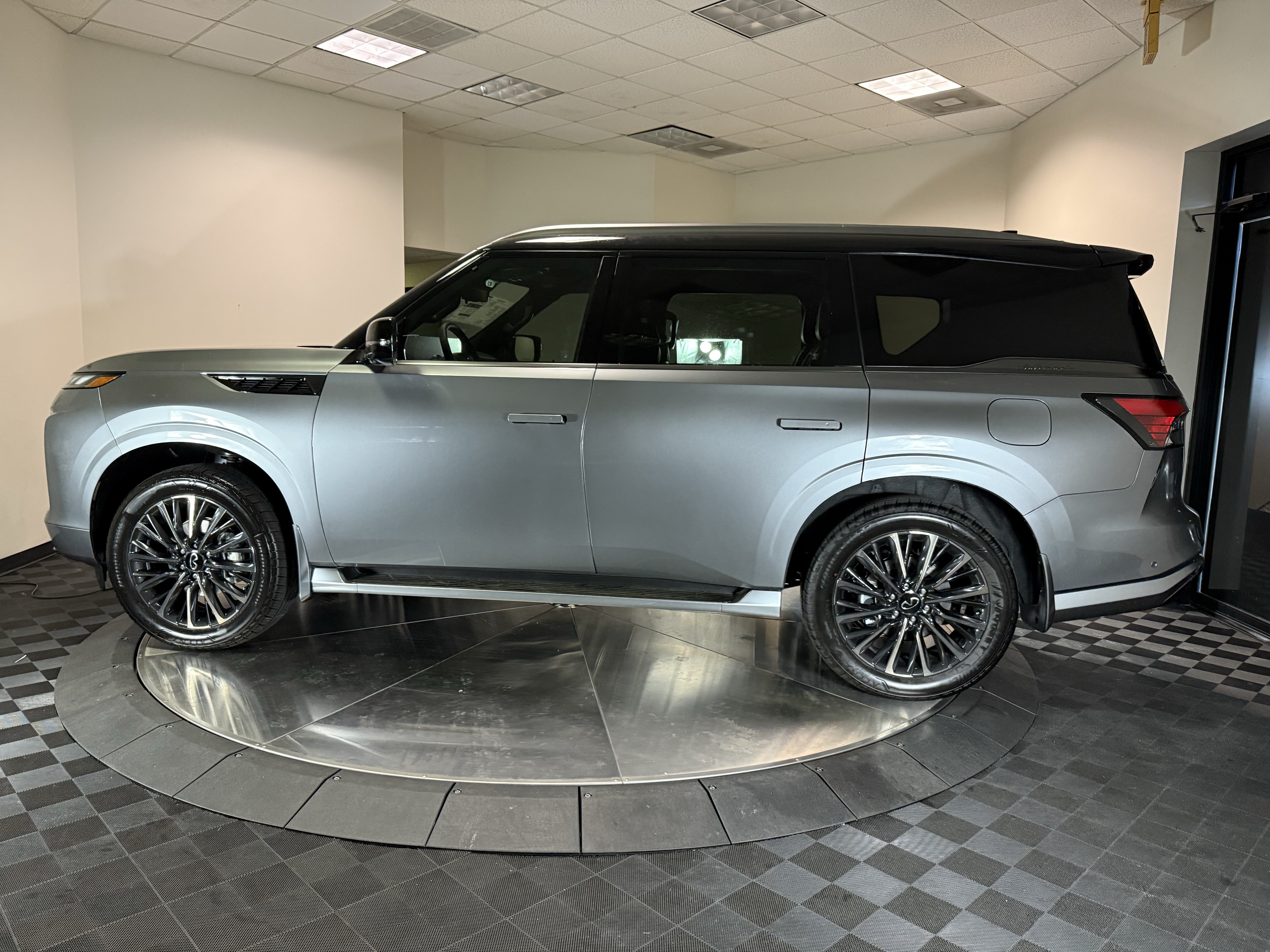 New 2026 INFINITI QX80 Autograph w/ Premium Cargo Package AWD/4WD image 4