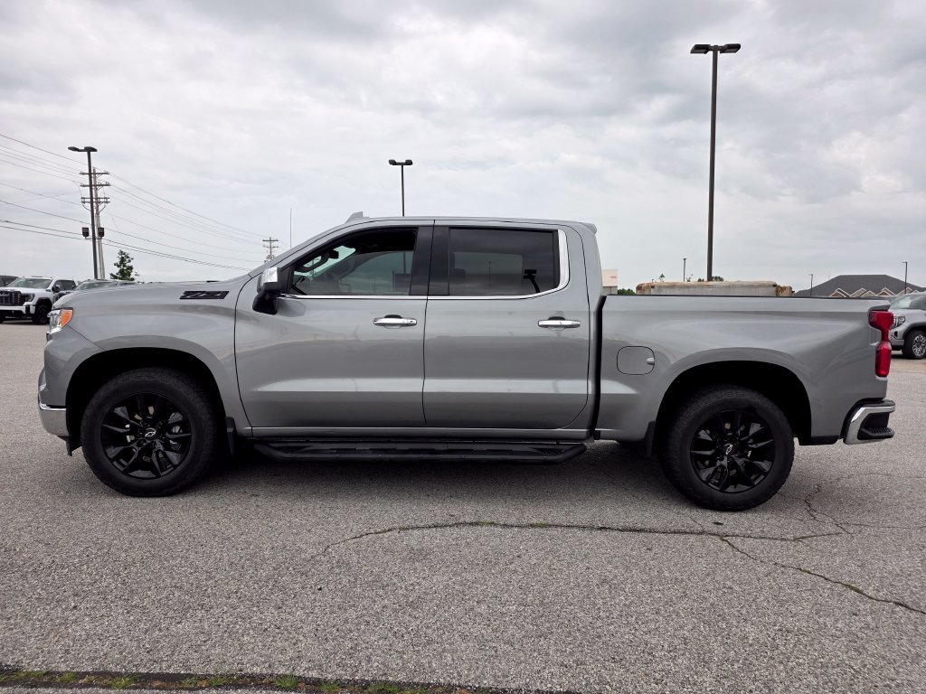 Used 2025 Chevrolet Silverado 1500 LTZ AWD/4WD image 4