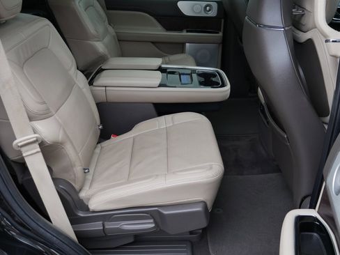 Used 2022 Lincoln Navigator Reserve image 23