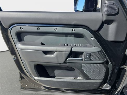 Used 2023 Land Rover Defender 110 X image 27