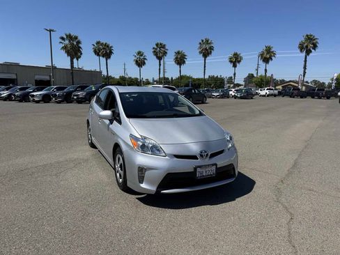 Used 2014 Toyota Prius Two FWD image 3