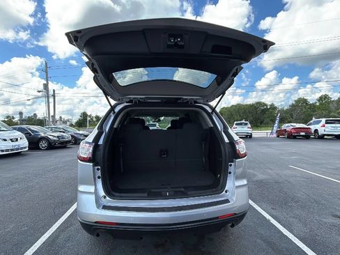 Used 2017 Chevrolet Traverse LT FWD image 16