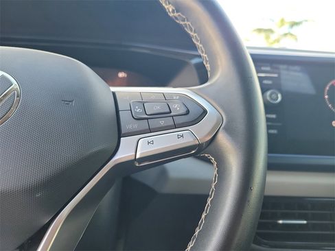 Certified 2023 Volkswagen Taos SE w/ Black Wheel Package image 19
