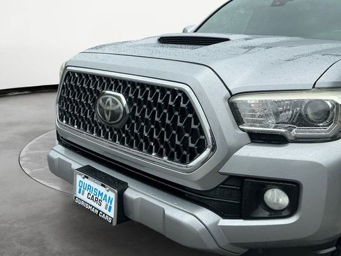 Used 2018 Toyota Tacoma TRD Sport w/ Exterior Package AWD/4WD image 22