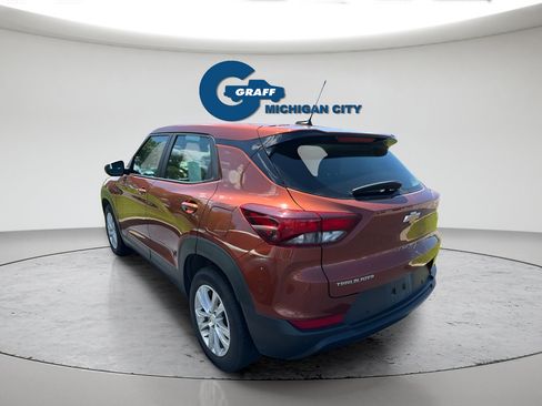 Used 2021 Chevrolet TrailBlazer LS FWD image 2