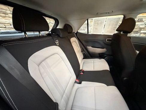 Used 2023 Hyundai Venue SEL FWD image 34