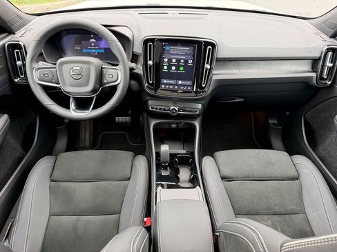 Certified 2023 Volvo C40 P8 Recharge Ultimate AWD/4WD image 2