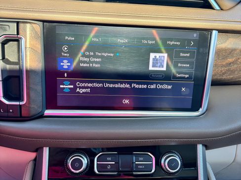 Used 2021 GMC Yukon XL Denali w/ Denali Premium Package image 23