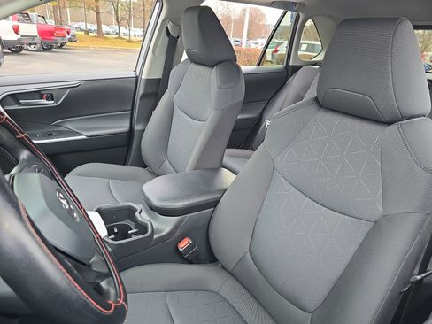 Used 2025 Toyota RAV4 XLE image 16