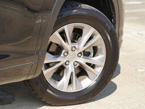 Used 2015 Toyota Highlander XLE FWD image 17