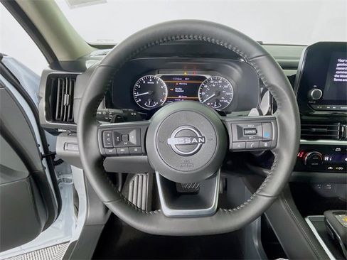 New 2025 Nissan Pathfinder SV image 8