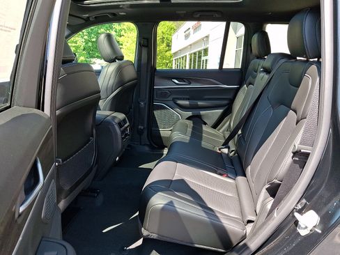 New 2026 Jeep Grand Cherokee Limited w/ Luxury Tech Group II AWD/4WD image 6