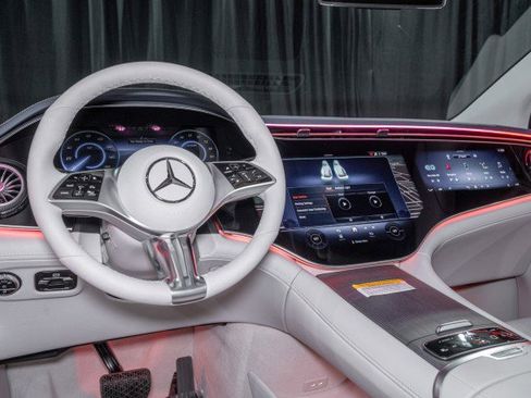 New 2026 Mercedes-Benz EQE 320 4MATIC SUV image 19