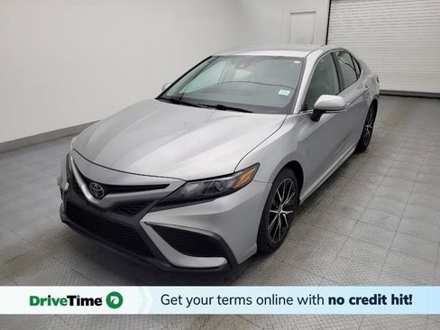 Used 2022 Toyota Camry SE image 1