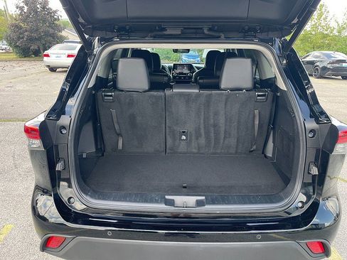 Used 2021 Toyota Highlander XLE image 35