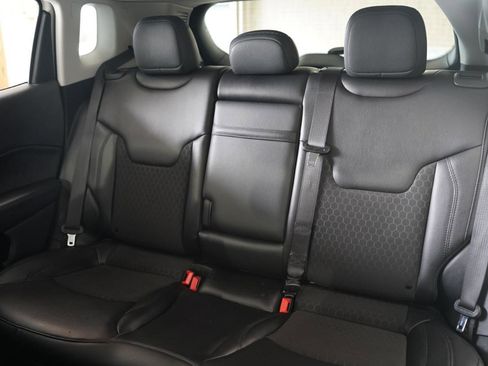Used 2019 Jeep Compass Latitude AWD/4WD image 34