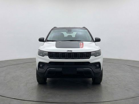 Used 2025 Jeep Compass Trailhawk AWD/4WD image 2