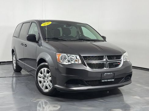 Used 2020 Dodge Grand Caravan SE w/ UConnect Hands-Free Group FWD image 2