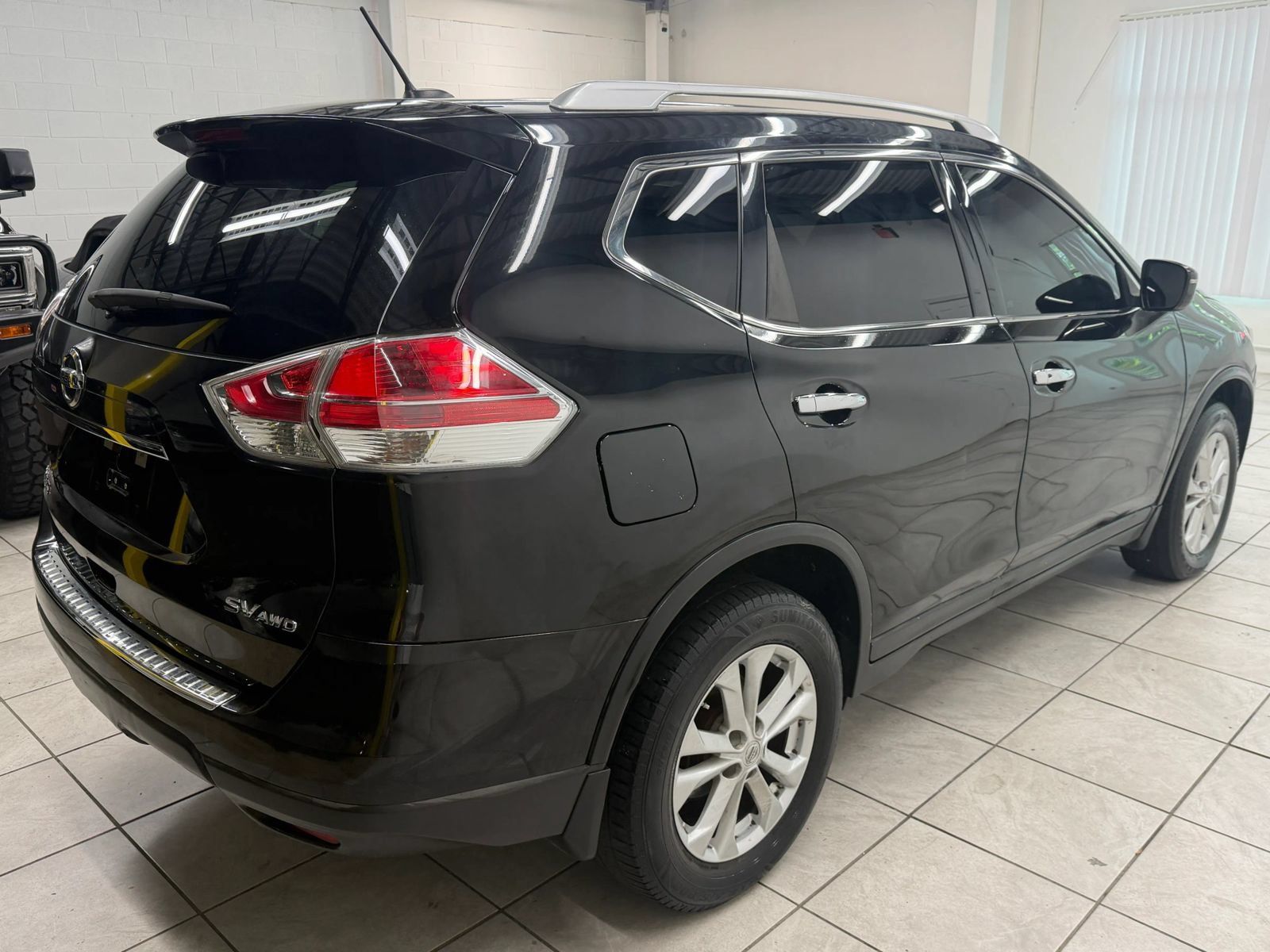 Used 2016 Nissan Rogue SV AWD/4WD image 9