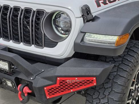 Used 2024 Jeep Gladiator Rubicon AWD/4WD image 10
