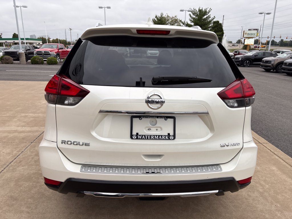 Used 2017 Nissan Rogue SV AWD/4WD image 4