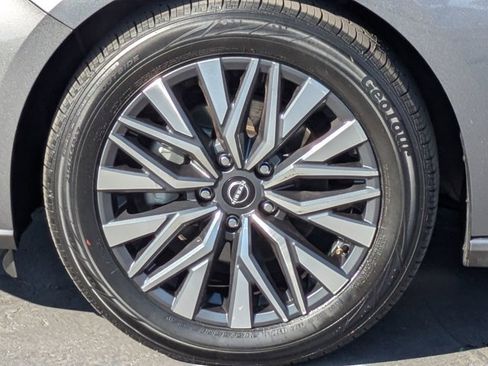 Used 2024 Nissan Altima 2.5 SV image 13