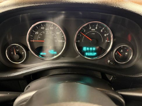 Used 2018 Jeep Wrangler Unlimited Sahara image 15