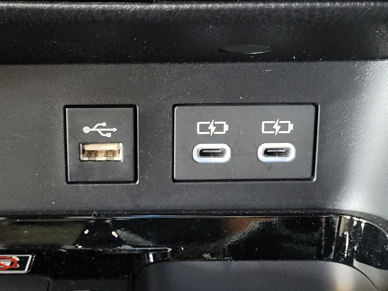 Used 2025 Toyota Camry XSE FWD image 9