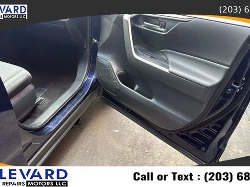 Used 2021 Toyota RAV4 XLE AWD/4WD image 35