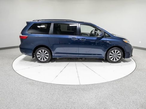 Used 2020 Toyota Sienna XLE AWD/4WD image 34