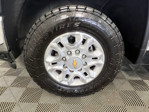 Used 2024 Chevrolet Silverado 2500 LT AWD/4WD image 33
