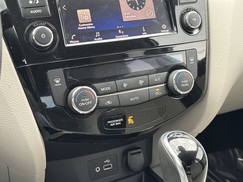 Used 2019 Nissan Rogue Sport SV AWD/4WD image 18