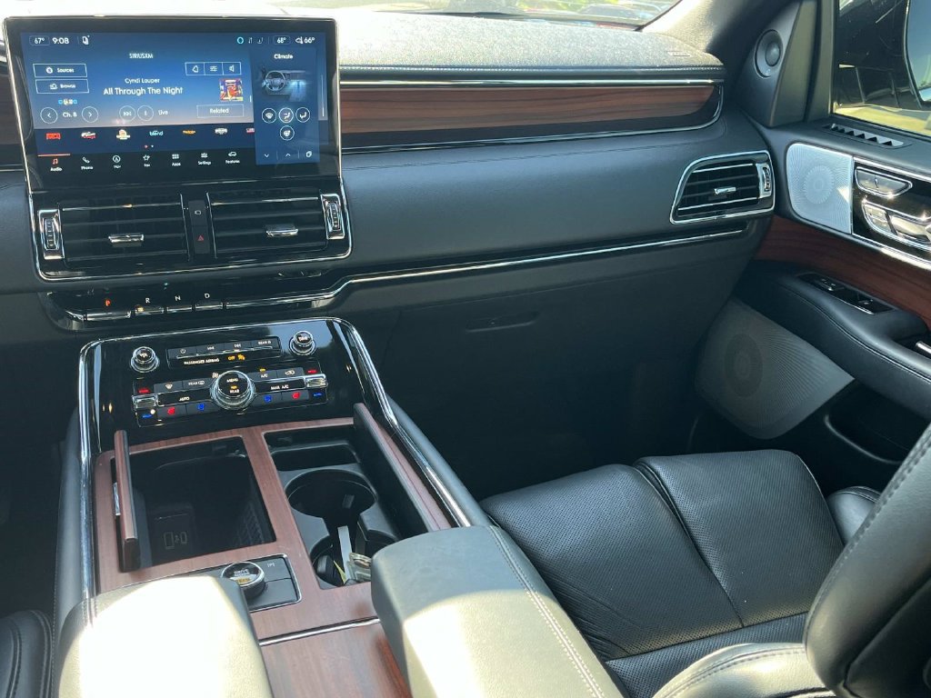 Used 2024 Lincoln Navigator Reserve AWD/4WD image 14