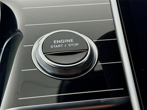 Used 2024 Mercedes-Benz S 580e 4MATIC Sedan image 11