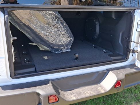 Used 2026 Jeep Wrangler Sahara image 27