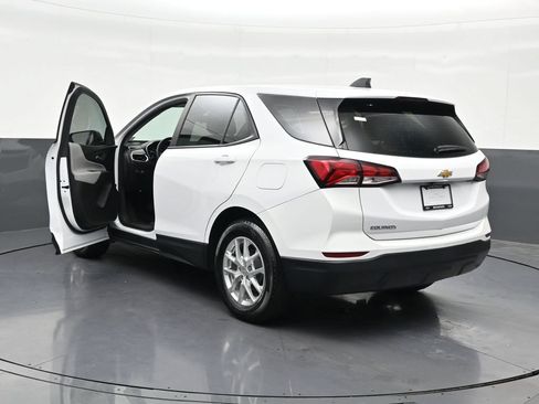 Used 2024 Chevrolet Equinox LS FWD image 3