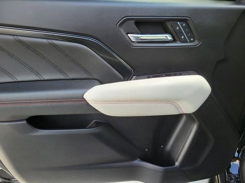 Used 2023 GMC Canyon AT4X image 15