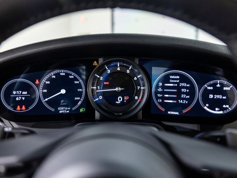 Used 2022 Porsche 911 Carrera image 37