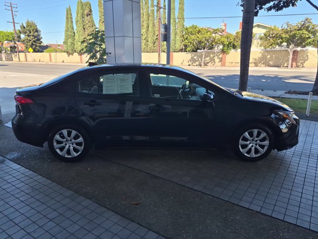 Used 2025 Toyota Corolla LE FWD image 4
