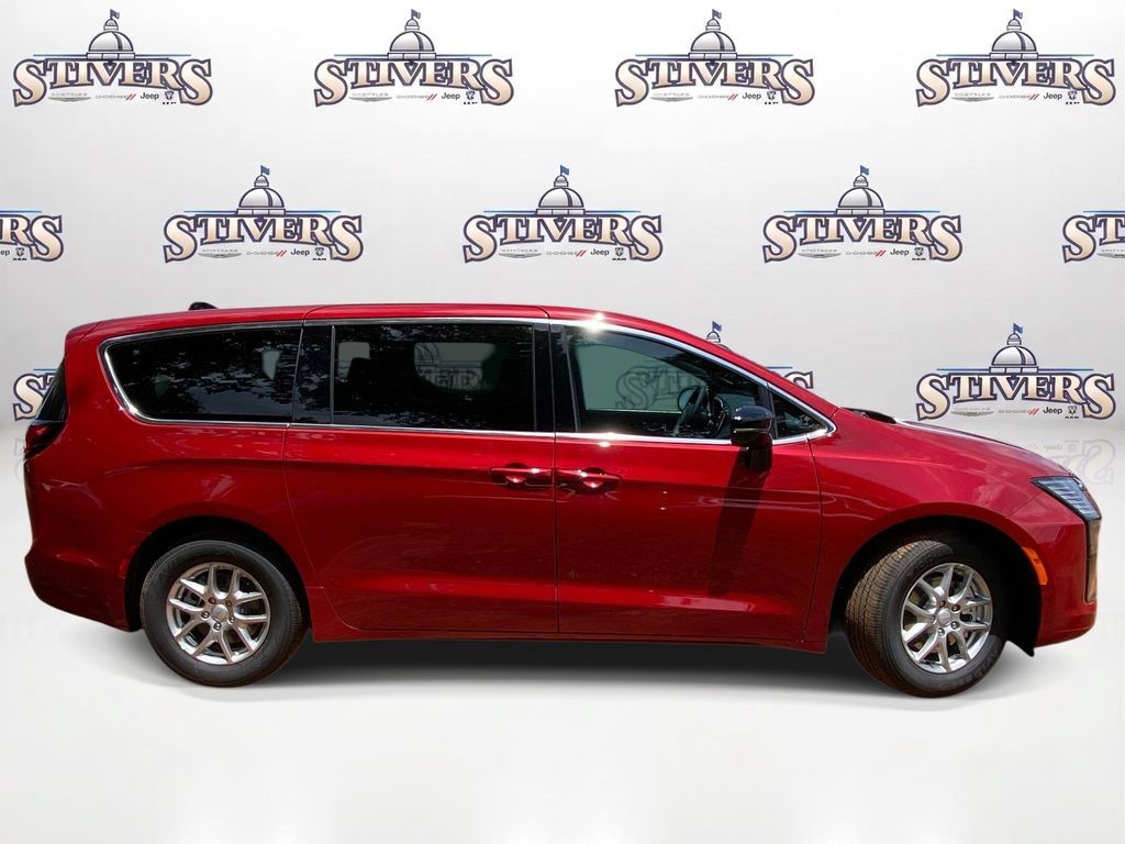 New 2027 Chrysler Pacifica Select FWD image 6