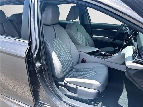 Used 2021 Toyota Camry SE FWD image 9