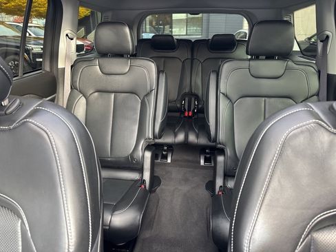 Used 2021 Jeep Grand Cherokee L Limited w/ Luxury Tech Group II image 32